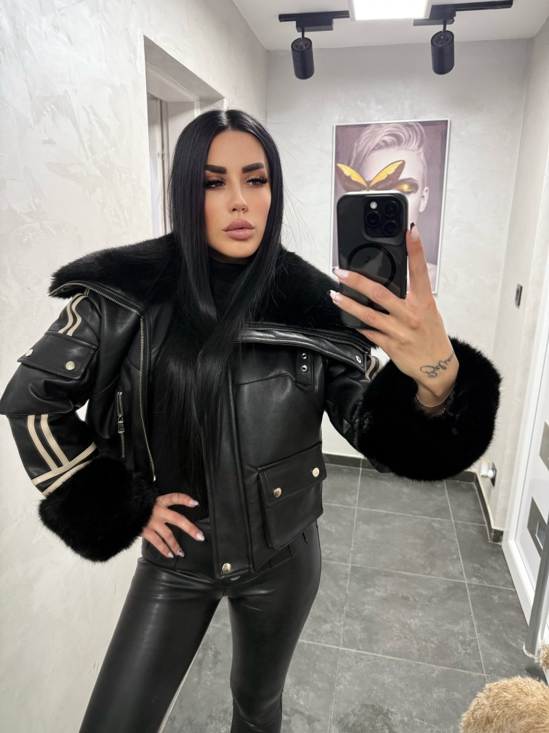JAKNA CROP LINE